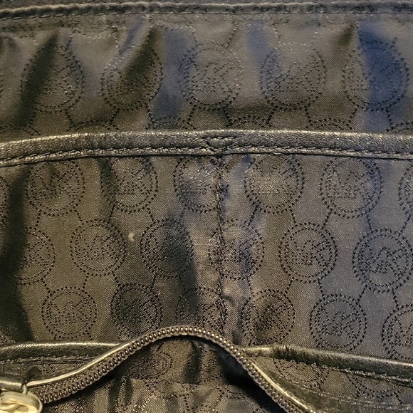 Michael Kors Black Shoulder Bag w/ Silver Hardware. Minimal Call Out. Attractive - Picture 7 of 12